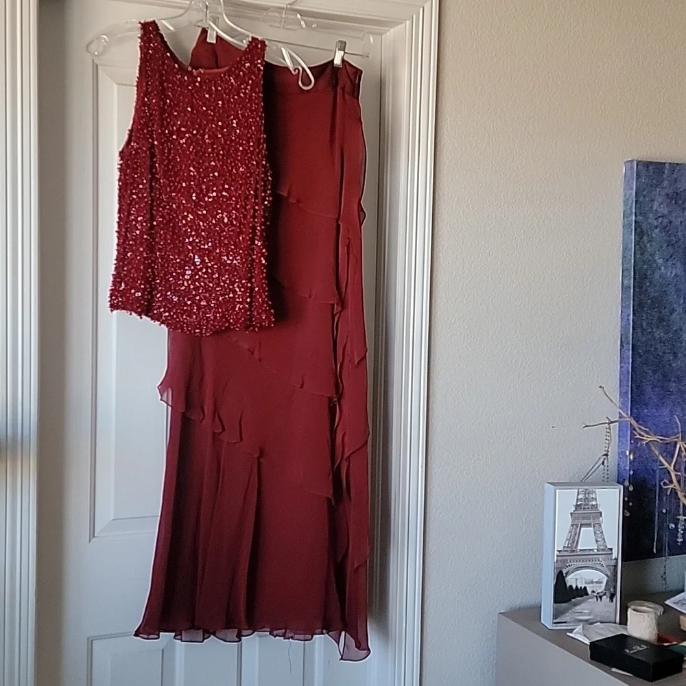 Carmen Marc Valvo 2-piece Red Formal 4 - Picture 1 of 1